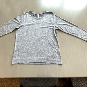 Lululemon Swiftly Relaxed long sleeve shirt in hearhered gray Size 10